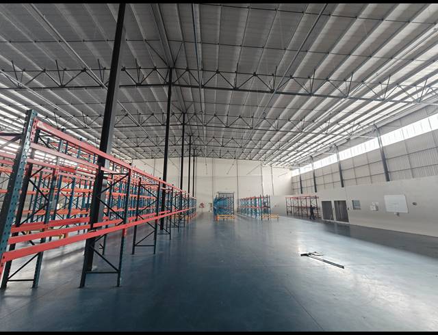 3,234M² WAREHOUSE FOR SALE IN COSMO BUSINESS PARK